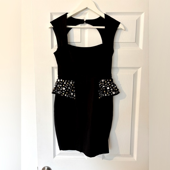 LIPSY LONDON SIZE 6 BLACK JEWELLED PEPLUM DRESS - Picture 1 of 2